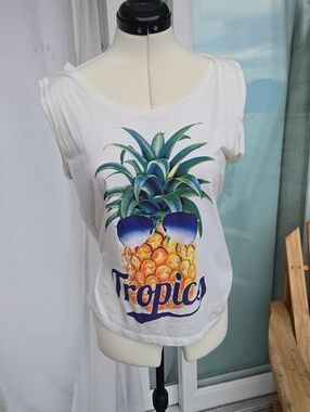 Vero Moda White Tank Top with Pineapple Graphic and Blue Sunglasses